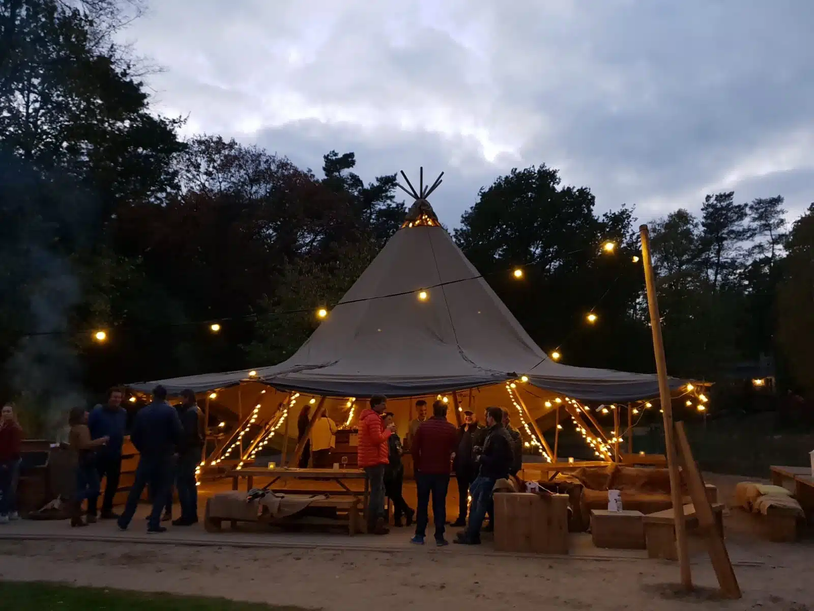 Guide Ultime: Choisir et Entretenir Votre Tente de Glamping de Luxe